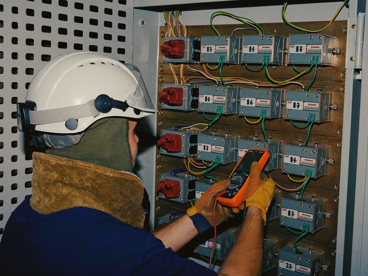 Testing a distribution board